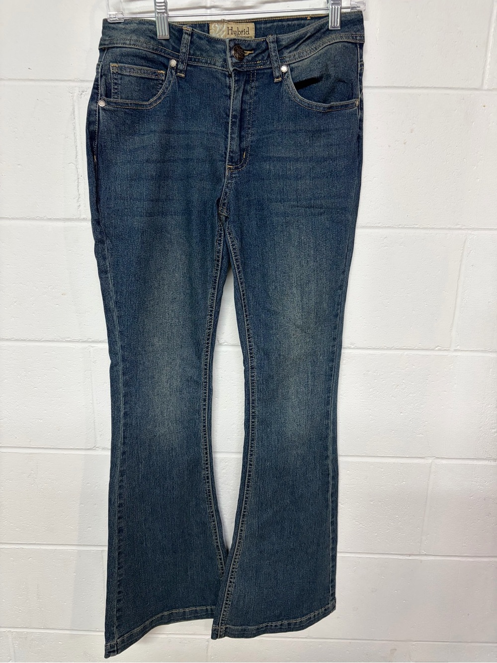 Hybrid & company Women's Medium Wash Flared Jeans Y2K